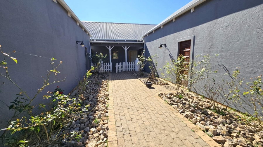 5 Bedroom Property for Sale in The Coves North West
